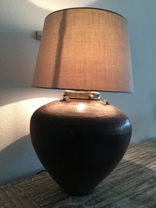 Schöne Stehlampe auf altem indonesischen Reiskrug, EINZIGARTIG!
